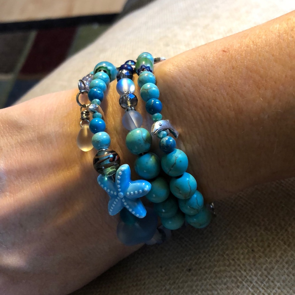 Handcrafted Dolphin gemstone bracelet - Picture 7 of 7